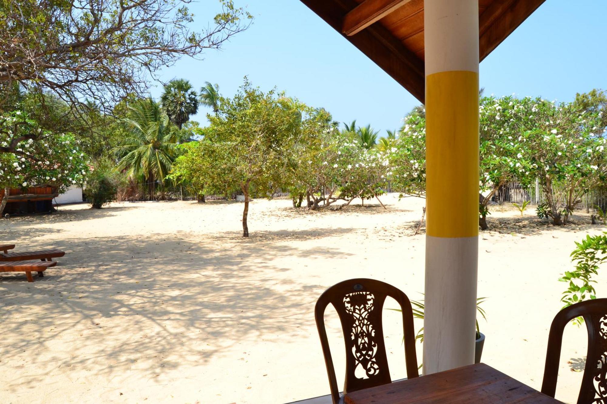 Nirukthie Beach Resort & Restaurant Kalpitiya Dış mekan fotoğraf
